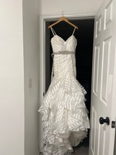 Load image into Gallery viewer, Morilee &#39;16&#39; wedding dress size-16 PREOWNED
