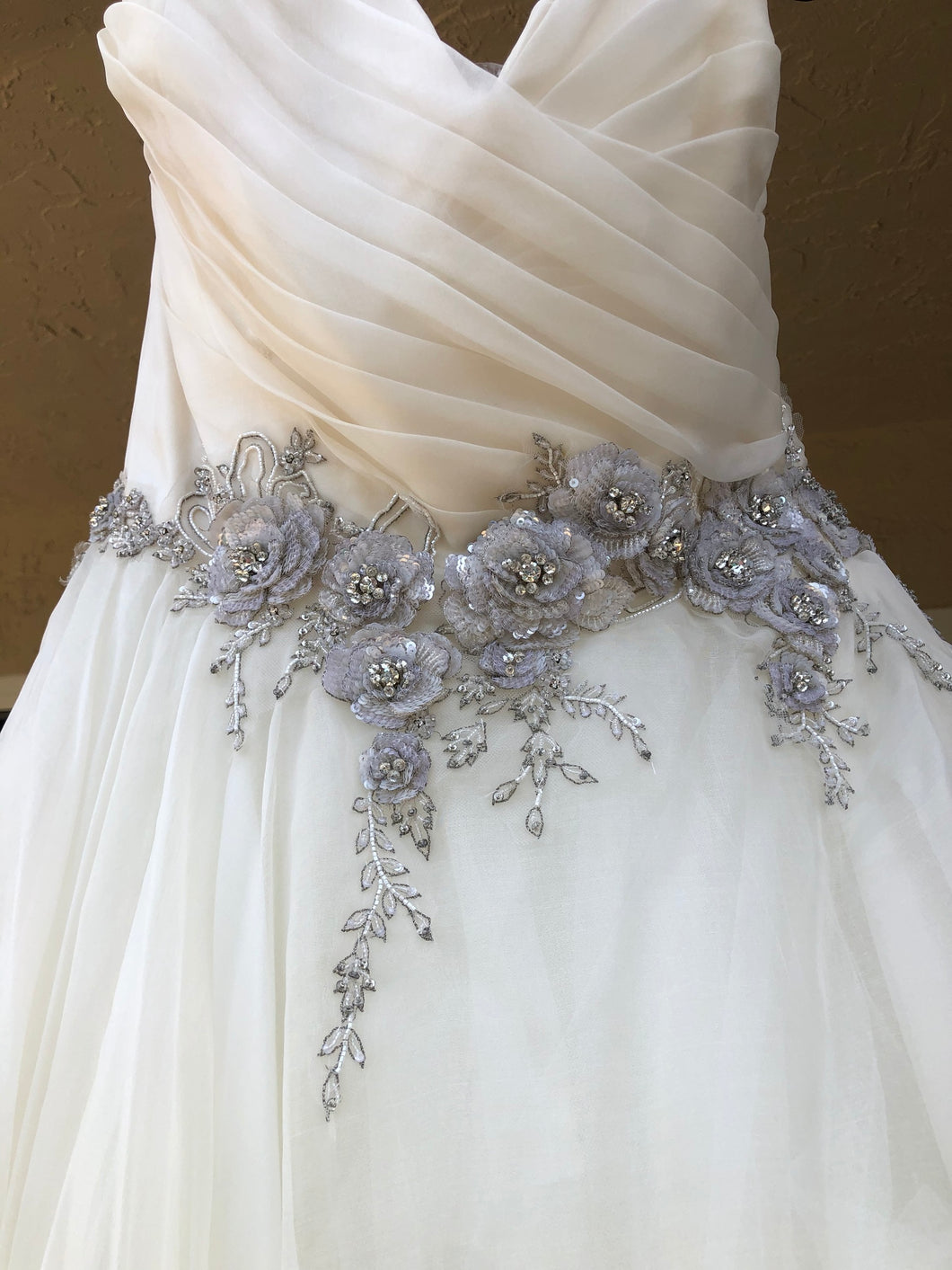 Lazaro '3561' wedding dress size-20 NEW