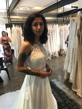 Load image into Gallery viewer, Watters &#39;Willow&#39; wedding dress size-00 PREOWNED
