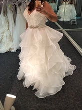 Load image into Gallery viewer, Mori Lee &#39;2905&#39; size 12 used wedding dress front view on bride
