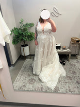 Load image into Gallery viewer, Essense of Australia &#39;D3023&#39; wedding dress size-16 NEW
