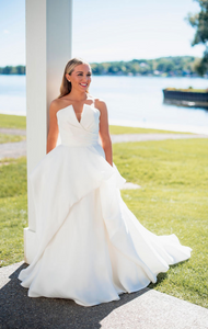 Monique Lhuillier 'Emerson' wedding dress size-04 PREOWNED