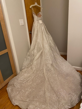 Load image into Gallery viewer, Essense of Australia &#39;D3345&#39; wedding dress size-06 NEW
