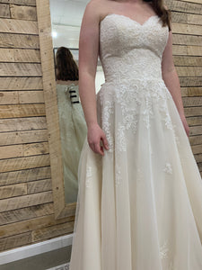 Stella York '6563' wedding dress size-10 PREOWNED