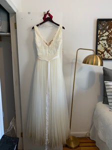 THEIA 'Eloise' wedding dress size-06 PREOWNED