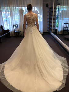 Allure Bridals 'not known' wedding dress size-06 PREOWNED