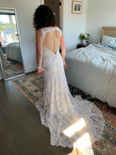 Load image into Gallery viewer, Custom made  &#39;Other &#39; wedding dress size-06 NEW
