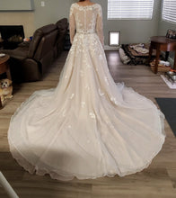 Load image into Gallery viewer, Galina Signature &#39;SWG820&#39; wedding dress size-00 NEW
