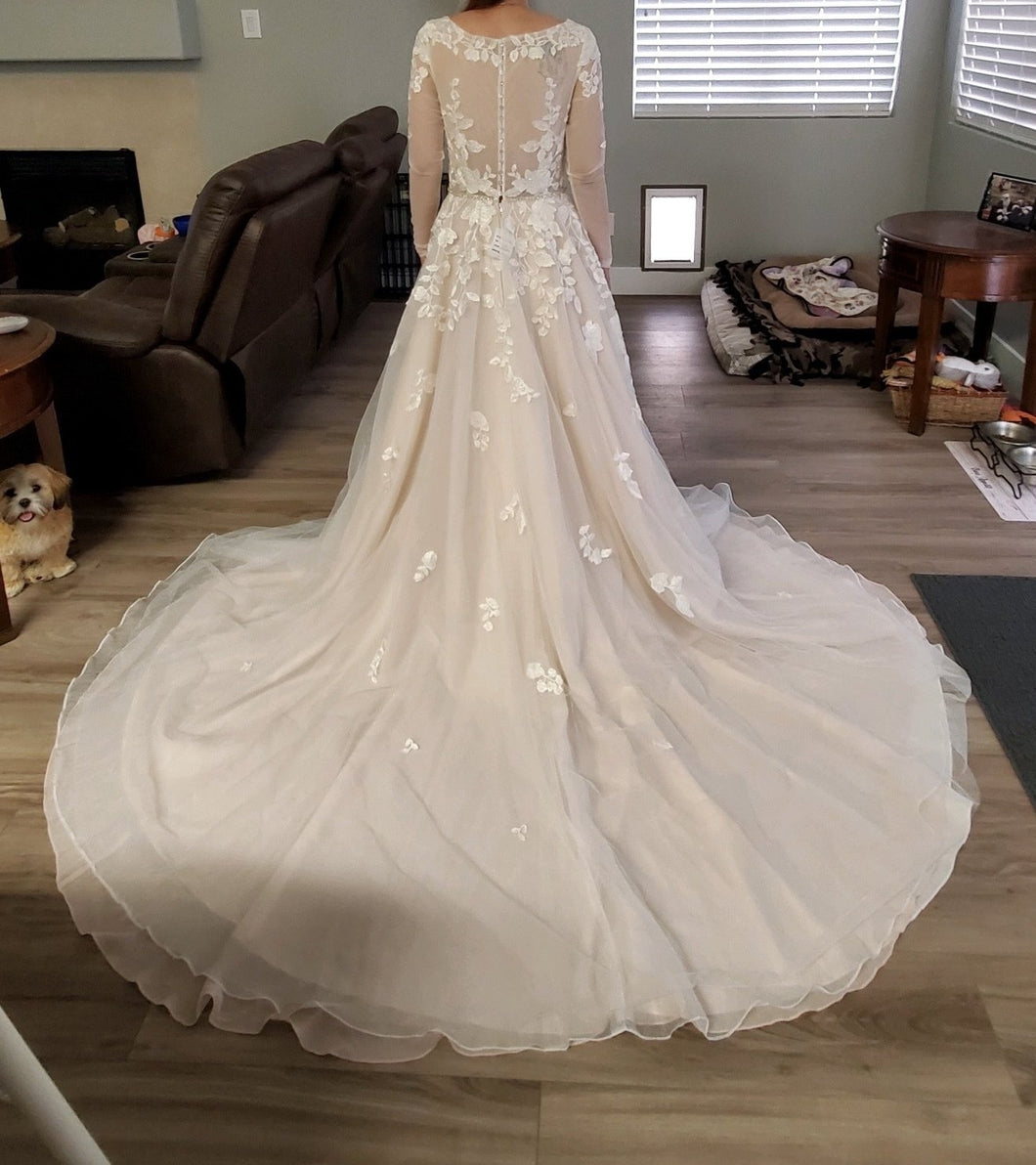 Galina Signature 'SWG820' wedding dress size-00 NEW