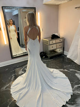 Load image into Gallery viewer, Martina Liana &#39;932&#39; wedding dress size-00 NEW
