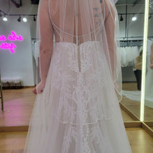 Load image into Gallery viewer, Essense of Australia &#39;Ania ES D3324&#39; wedding dress size-06 NEW
