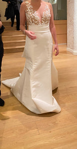 Oscar de la Renta '19SBE006FAI - SLVLS FAILLE GOWN W/ FLORAL EMB BODICE' wedding dress size-06 PREOWNED