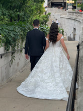 Load image into Gallery viewer, Lazaro &#39;STYLE 32100 VIENNA&#39; wedding dress size-06 PREOWNED
