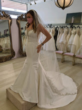 Load image into Gallery viewer, Maggie Sottero &#39;Ladelle&#39; wedding dress size-06 SAMPLE
