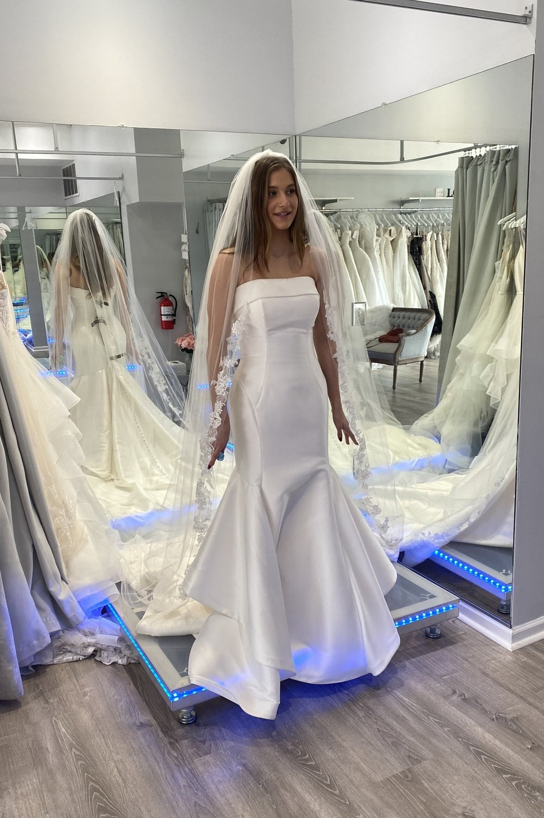 sophia tolli 'Gisele ' wedding dress size-04 NEW