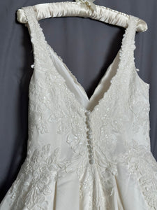 Allure Bridals 'Dasha E204' wedding dress size-08 NEW