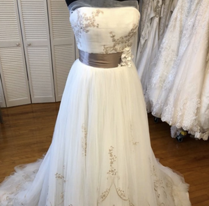 La Sposa 'Strapless' wedding dress size-14 PREOWNED