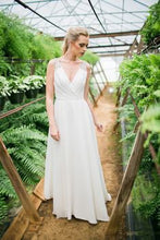 Load image into Gallery viewer, Hayley Paige &#39;Dazhi&#39; size 6 new wedding dress front view on model
