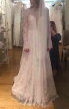 Load image into Gallery viewer, Romona Keveza &#39;L7127&#39; size 4 sample wedding dress front view on model
