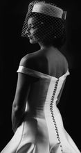 Load image into Gallery viewer, Pronovias &#39;Balder&#39; size 6 used wedding dress back view on model
