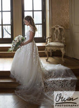 Load image into Gallery viewer, Mira Zwillinger &#39;New Charlie&#39; size 0 used wedding dress side view on bride
