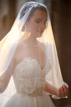 Load image into Gallery viewer, Hayley Paige &#39;Chantelle&#39; size 4 used wedding dress close up view on bride
