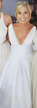 Load image into Gallery viewer, Modern Trousseau &#39;n/a&#39; wedding dress size-04 PREOWNED
