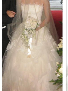 Vera Wang Chantilly Lace Eliza Wedding Dress - Nearly Newlywed Wedding Dress Shop - Nearly Newlywed Bridal Boutique - 4