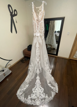Load image into Gallery viewer, Essense of Australia &#39;D3153&#39; wedding dress size-14 NEW
