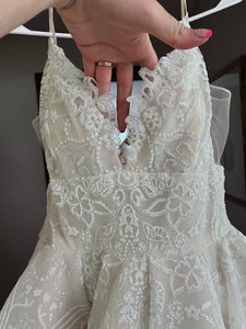 Hayley Paige '6850 Markle' wedding dress size-08 PREOWNED