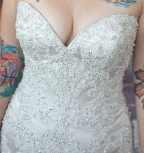 Load image into Gallery viewer, Bijou Bridal Exclusive  &#39;I&#39; wedding dress size-08 PREOWNED
