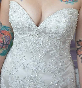 Bijou Bridal Exclusive  'I' wedding dress size-08 PREOWNED