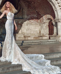 Galia Lahav 'Victoria' size 8 used wedding dress front view on model