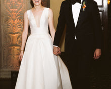 Load image into Gallery viewer, Monique Lhuillier &#39;Kennedy&#39; wedding dress size-02 PREOWNED
