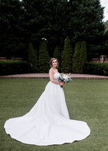 Load image into Gallery viewer, Justin Alexander &#39;Signature 9878&#39; size 8 used wedding dress  side view on bride
