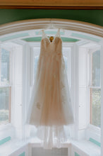 Load image into Gallery viewer, Justin Alexander &#39;66025&#39; wedding dress size-08 PREOWNED
