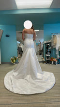 Load image into Gallery viewer,  &#39;N.A&#39; wedding dress size-12 PREOWNED
