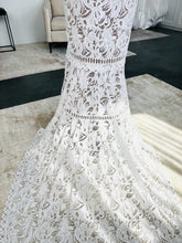 Load image into Gallery viewer, Grace Loves Lace &#39;Cien&#39; wedding dress size-02 SAMPLE
