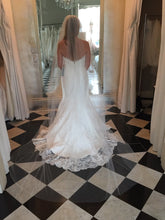 Load image into Gallery viewer, Romona Keveza &#39;LEGENDS L5107&#39; wedding dress size-04 PREOWNED
