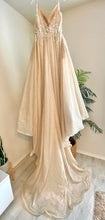 Load image into Gallery viewer, Milla Nova &#39;Marianna&#39; wedding dress size-10 NEW
