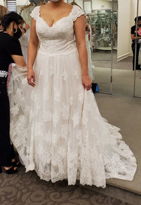 Oleg Cassini 'CWG768' wedding dress size-10 SAMPLE