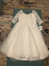 Load image into Gallery viewer, David&#39;s Bridal &#39;9WG3857&#39; wedding dress size-18 NEW
