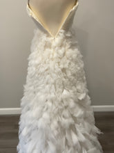 Load image into Gallery viewer, Monique Lhuillier &#39;Reese&#39; wedding dress size-06 SAMPLE
