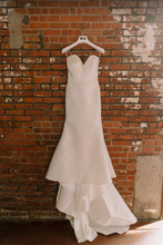 Load image into Gallery viewer, Mark Ingram Collection &#39;Diane &#39; wedding dress size-04 PREOWNED
