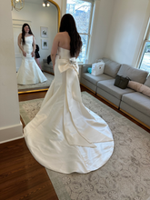 Load image into Gallery viewer, Pronovias &#39;Day with Anne Barge &quot;Foster&quot; Bow&#39; wedding dress size-14 NEW
