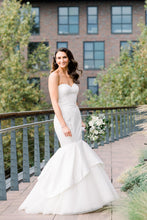 Load image into Gallery viewer, Justin Alexander &#39;8933&#39; wedding dress size-10 PREOWNED
