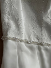 Load image into Gallery viewer, Symphony of Venus &#39;TB7804&#39; wedding dress size-20 NEW
