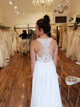 Load image into Gallery viewer, Essense of Australia &#39;Casual and Relaxed Wedding Gown, D2371&#39; wedding dress size-06 PREOWNED
