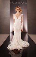 Load image into Gallery viewer, Martina Liana &#39;675&#39; size 6 used wedding dress front view on model
