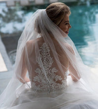 Load image into Gallery viewer, Allure Bridals &#39;Allure Romance&#39; wedding dress size-08 PREOWNED
